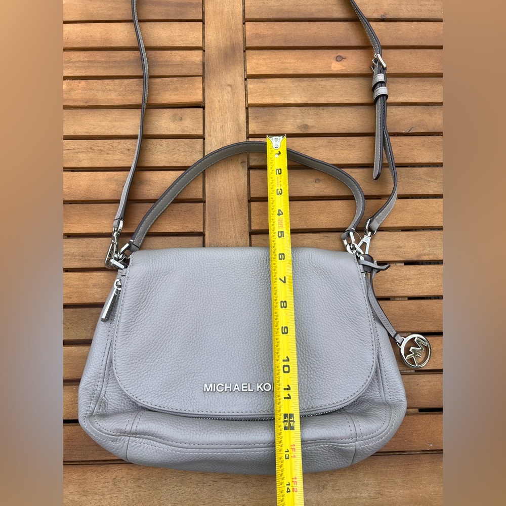 Like New Michael Kors Bedford Shoulder Bag Crossbody‎ Bag In Pearl Grey - Picture 7 of 8